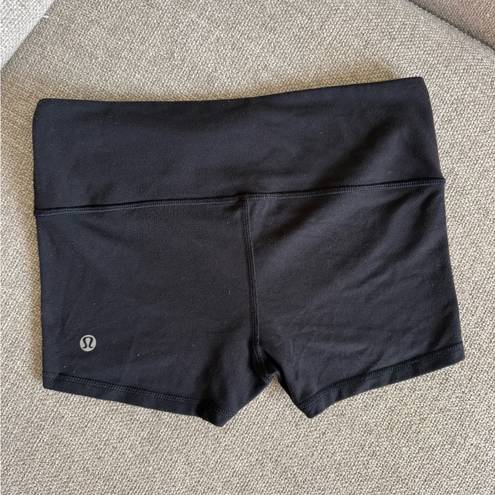 Lululemon Boogie short Reversible black size 4 running yoga
